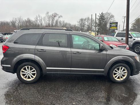 Used 2017 Dodge Journey SXT image 4