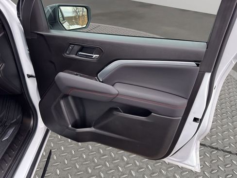 Used 2025 Chevrolet Colorado Z71 w/ Technology Package image 19