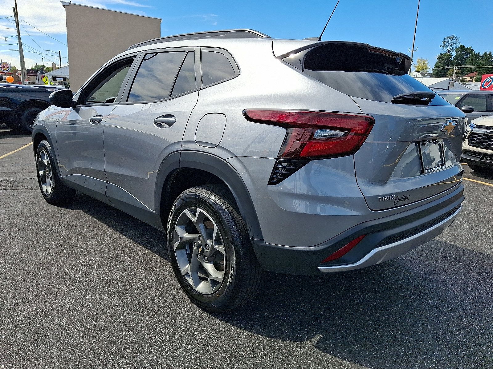 Used 2025 Chevrolet Trax LT FWD image 3