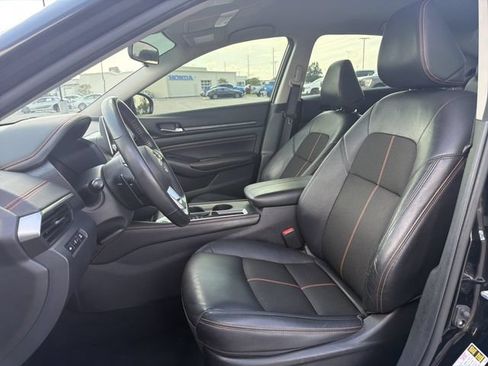 Used 2022 Nissan Altima 2.5 SR FWD image 9