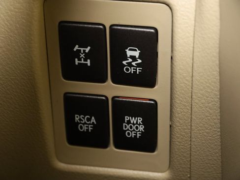 Used 2010 Lexus LX 570 4WD w/ Preferred Accessory Package image 33