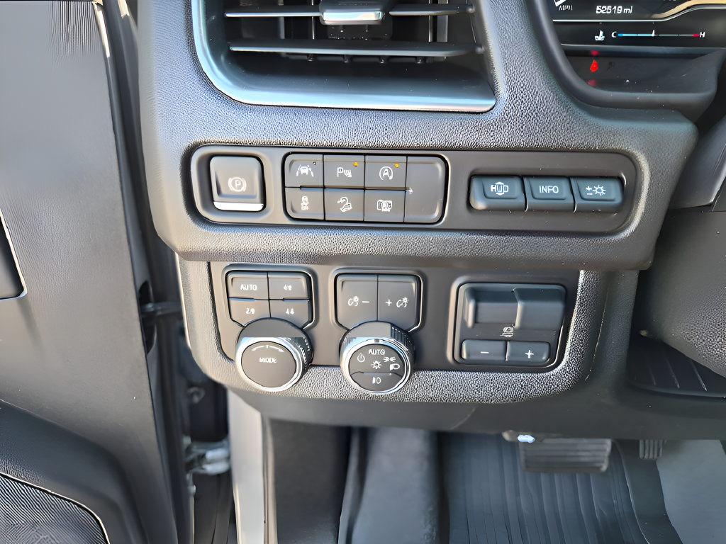 Used 2024 GMC Yukon AT4 w/ Technology Package AWD/4WD image 43