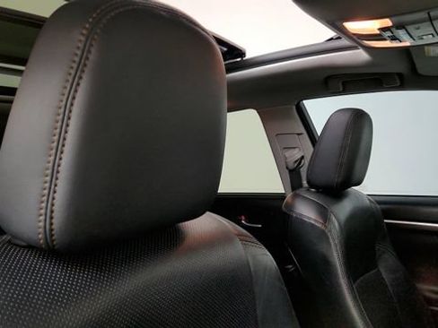 Used 2015 Toyota Highlander Limited Platinum FWD image 37