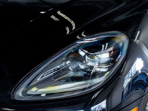 Used 2023 Porsche Macan image 11