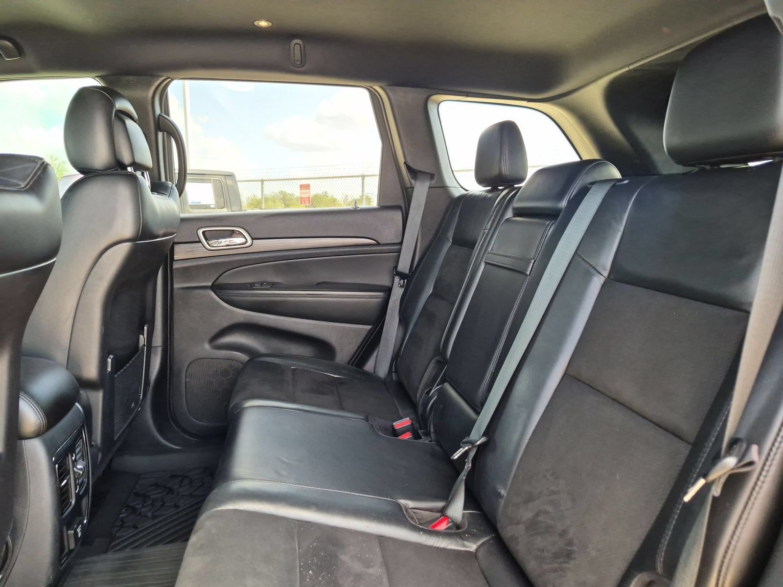 Used 2021 Jeep Grand Cherokee Laredo X AWD/4WD image 22