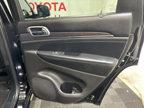 Used 2018 Jeep Grand Cherokee Overland AWD/4WD image 12