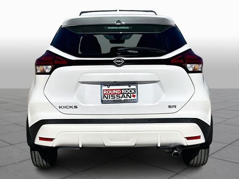 Used 2023 Nissan Kicks SR w/ Interior Electronics Package FWD image 4