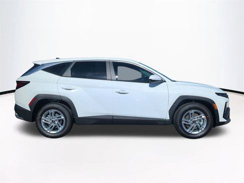 New 2026 Hyundai Tucson SE image 4