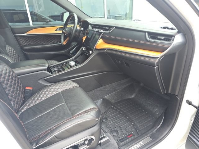 Used 2021 Jeep Grand Cherokee L Summit AWD/4WD image 5