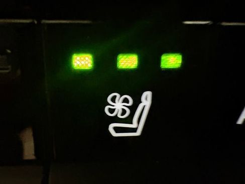 Used 2025 Toyota Crown Signia w/ Advanced Technology Package image 11