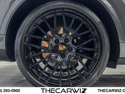 Used 2023 Porsche Cayenne Turbo AWD/4WD image 23