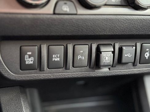 Used 2022 Toyota Tacoma TRD Off-Road image 14