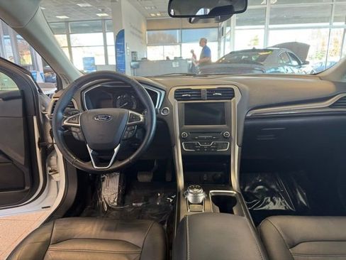 Used 2017 Ford Fusion SE w/ Equipment Group 602A image 25