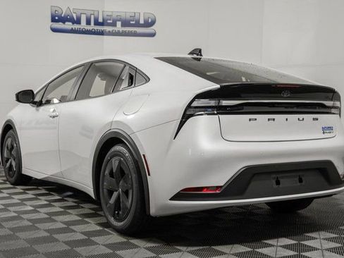 New 2026 Toyota Prius Plug-In Hybrid FWD image 4
