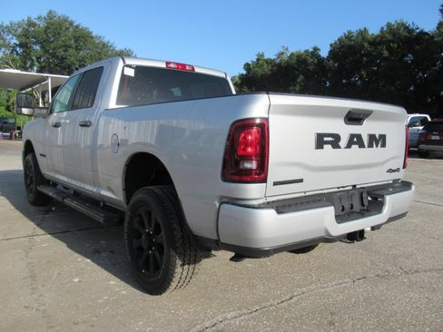 Used 2026 RAM 2500 Big Horn AWD/4WD image 3