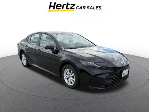 Used 2025 Toyota Camry LE image 1