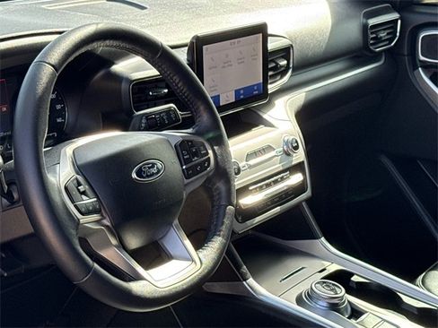 Used 2021 Ford Explorer XLT w/ Equipment Group 202A image 19