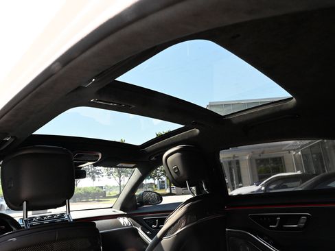 Used 2024 Mercedes-Benz S 63 AMG S image 44