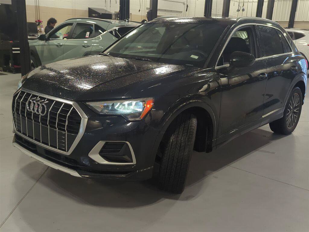 Used 2022 Audi Q3 2.0T Premium w/ Convenience Package AWD/4WD image 2