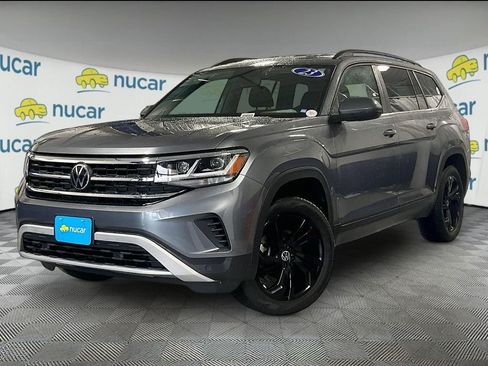 Used 2023 Volkswagen Atlas SE w/ Black Wheel Package AWD/4WD image 3