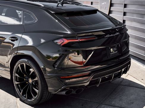 Used 2022 Lamborghini Urus AWD/4WD image 10