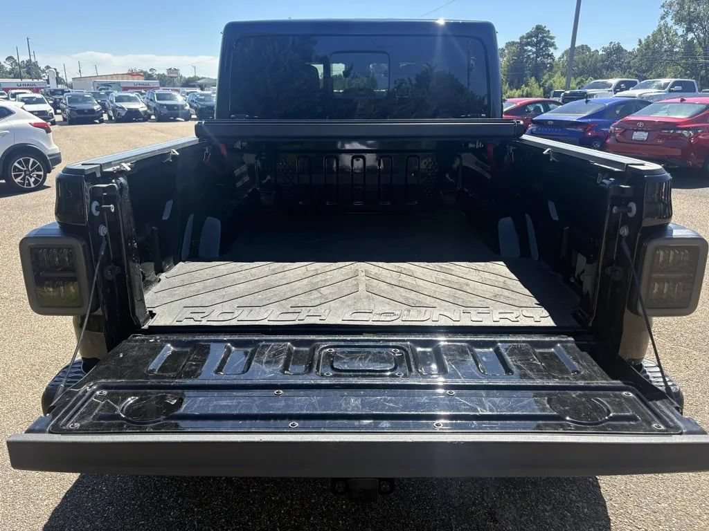 Used 2024 Jeep Gladiator Rubicon AWD/4WD image 6