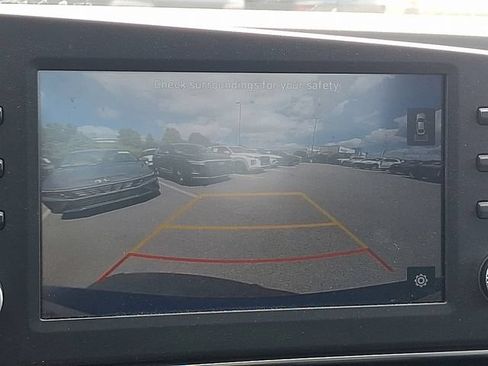 Certified 2022 Hyundai Elantra SE FWD image 17
