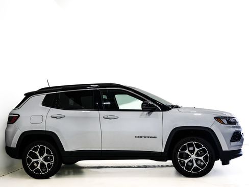 Used 2024 Jeep Compass Limited AWD/4WD image 4