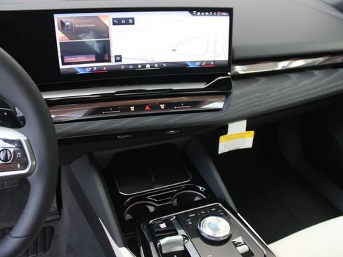Used 2026 BMW 530i w/ M Sport Package RWD image 18