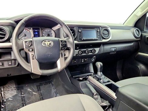 Used 2018 Toyota Tacoma SR5 image 12