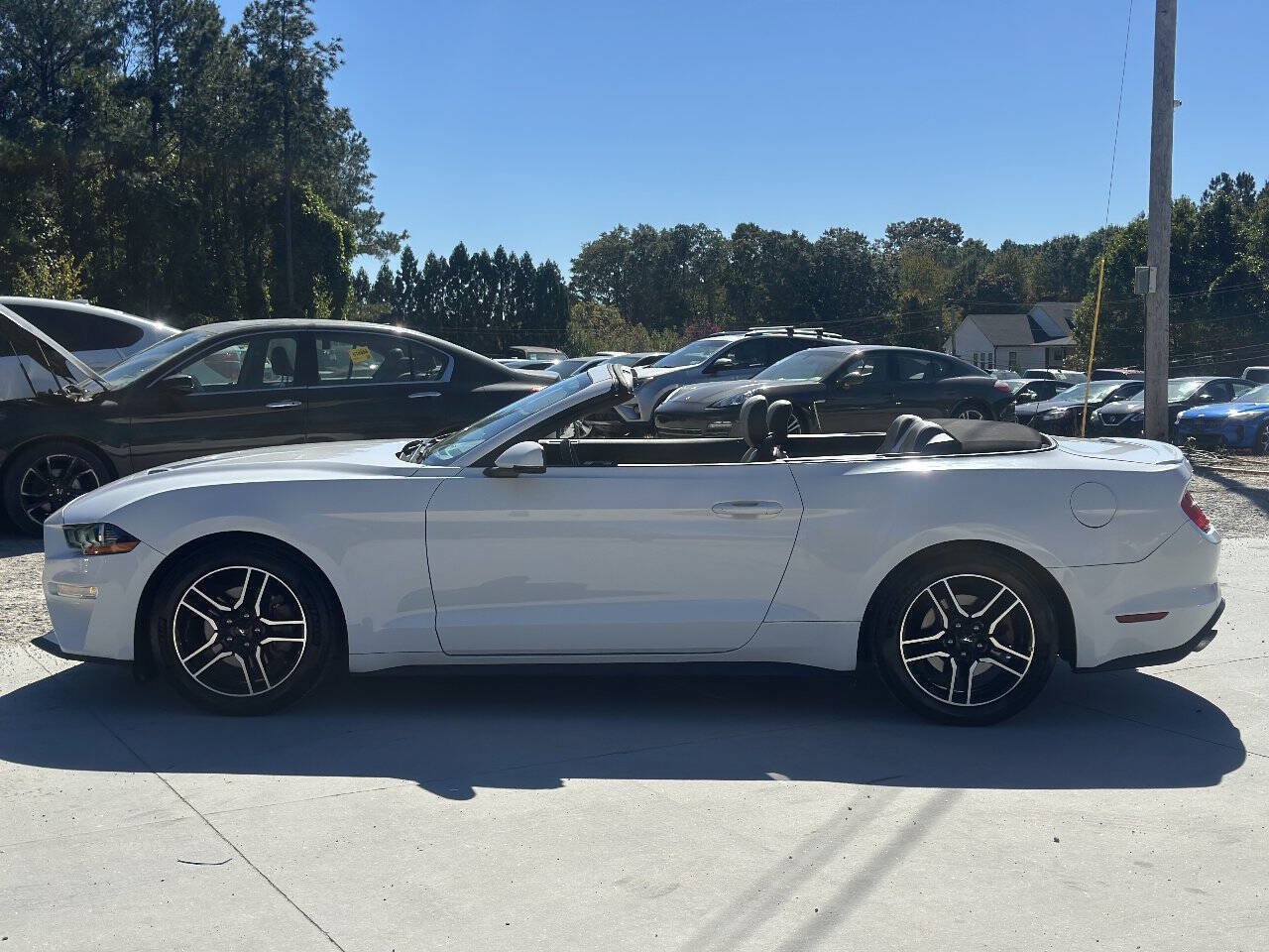 Used 2018 Ford Mustang Premium RWD image 4