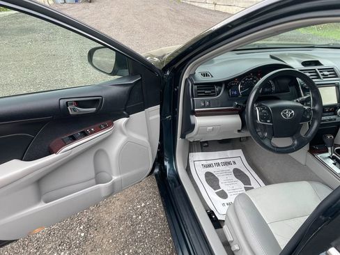 Used 2014 Toyota Camry XLE w/ Leather Package FWD image 10