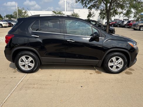 Used 2019 Chevrolet Trax LT w/ LT Convenience Package FWD image 8