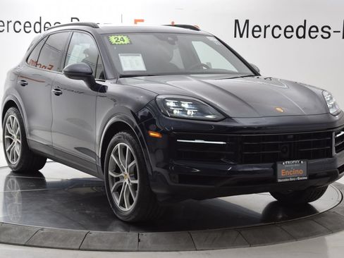 Used 2024 Porsche Cayenne AWD/4WD image 8