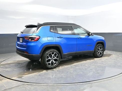 Used 2025 Jeep Compass Limited image 10