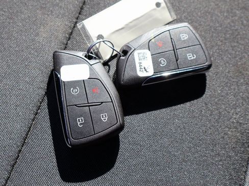 Used 2024 Chevrolet Colorado Trail Boss w/ Technology Package image 32