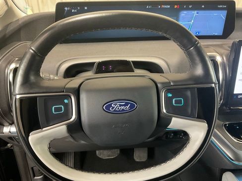 Used 2025 Ford Expedition Platinum w/ Platinum Ultimate Package AWD/4WD image 19