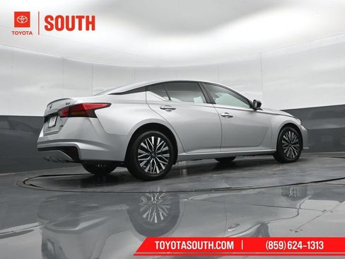 Used 2024 Nissan Altima 2.5 SV AWD/4WD image 33