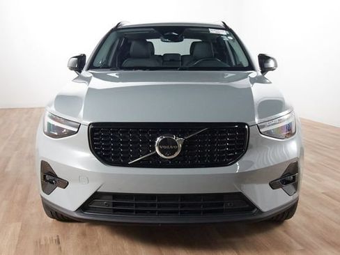 Certified 2026 Volvo XC40 B5 Plus AWD/4WD image 2
