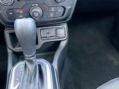 Used 2019 Jeep Renegade Latitude image 25