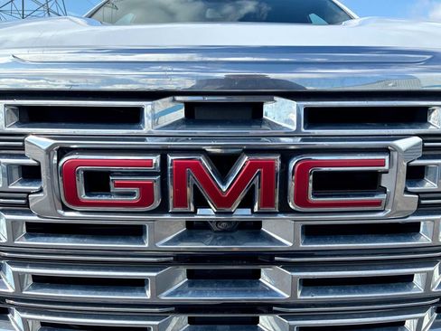 Used 2024 GMC Acadia Denali image 32