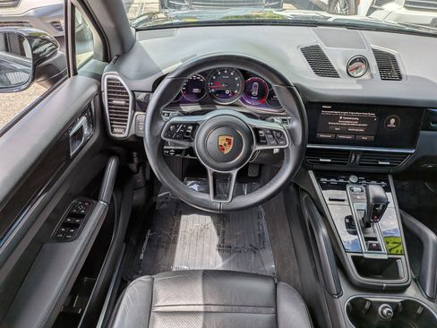 Used 2023 Porsche Cayenne AWD/4WD image 17