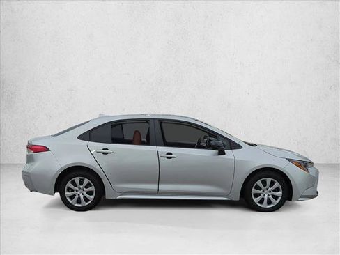 Used 2025 Toyota Corolla LE FWD image 4