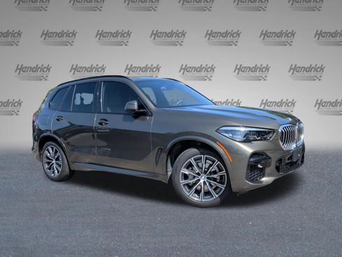 Used 2022 BMW X5 xDrive40i w/ M Sport Package AWD/4WD image 2