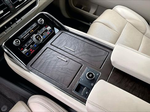 Used 2020 Lincoln Navigator Reserve w/ Luxury Package image 16