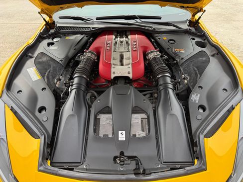 Used 2019 Ferrari 812 Superfast RWD image 40