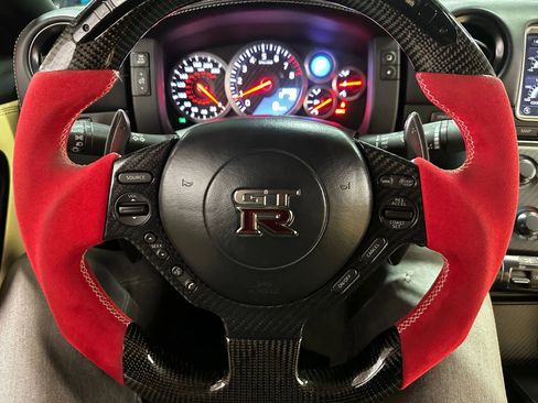 Used 2015 Nissan GT-R Premium image 21