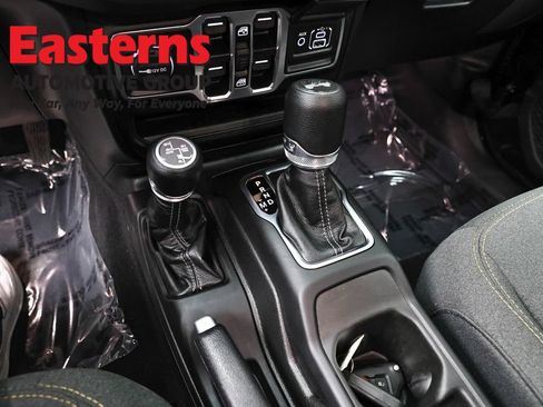 Used 2025 Jeep Wrangler Unlimited Sahara w/ Safety Group AWD/4WD image 13