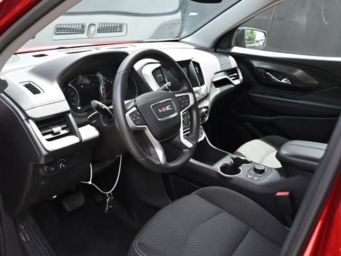 Used 2024 GMC Terrain SLE w/ Driver Convenience Package image 17