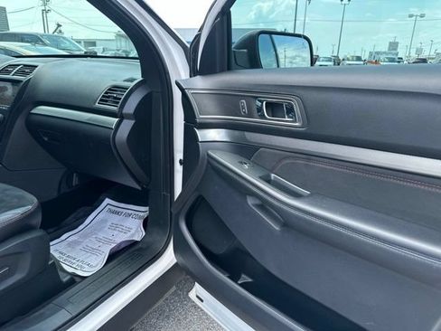 Used 2019 Ford Explorer XLT w/ Equipment Group 202A FWD image 9